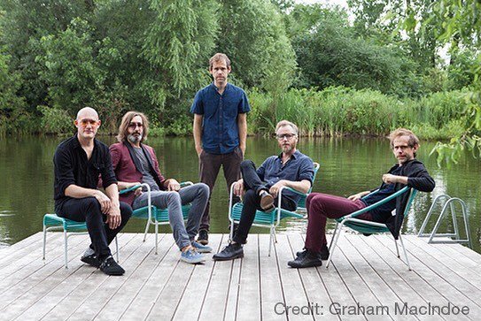 via instagram.com/p/Bk-9LhIAhzZ/: Für The National ist das Konzert am 11. Juli an der Linzer Donaulände bereits der dritte Auftritt in der Stahlstadt. Die ersten beiden Gigs fanden 2003 und 2004 statt, The National waren noch eine relativ unbekannte Band und traten in der KAPU au…