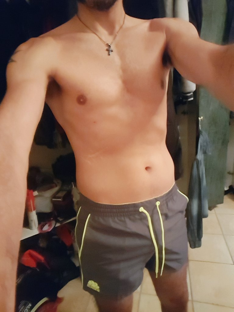 p_dustan84's tweet photo. Fiero del mio costume nuovo preso in saldo?
😝Sí cacchio! 
#Saldi2018
#OgniTantoBisognaTirarselaSuvvia https://t.co/GIxy8XN9MK
