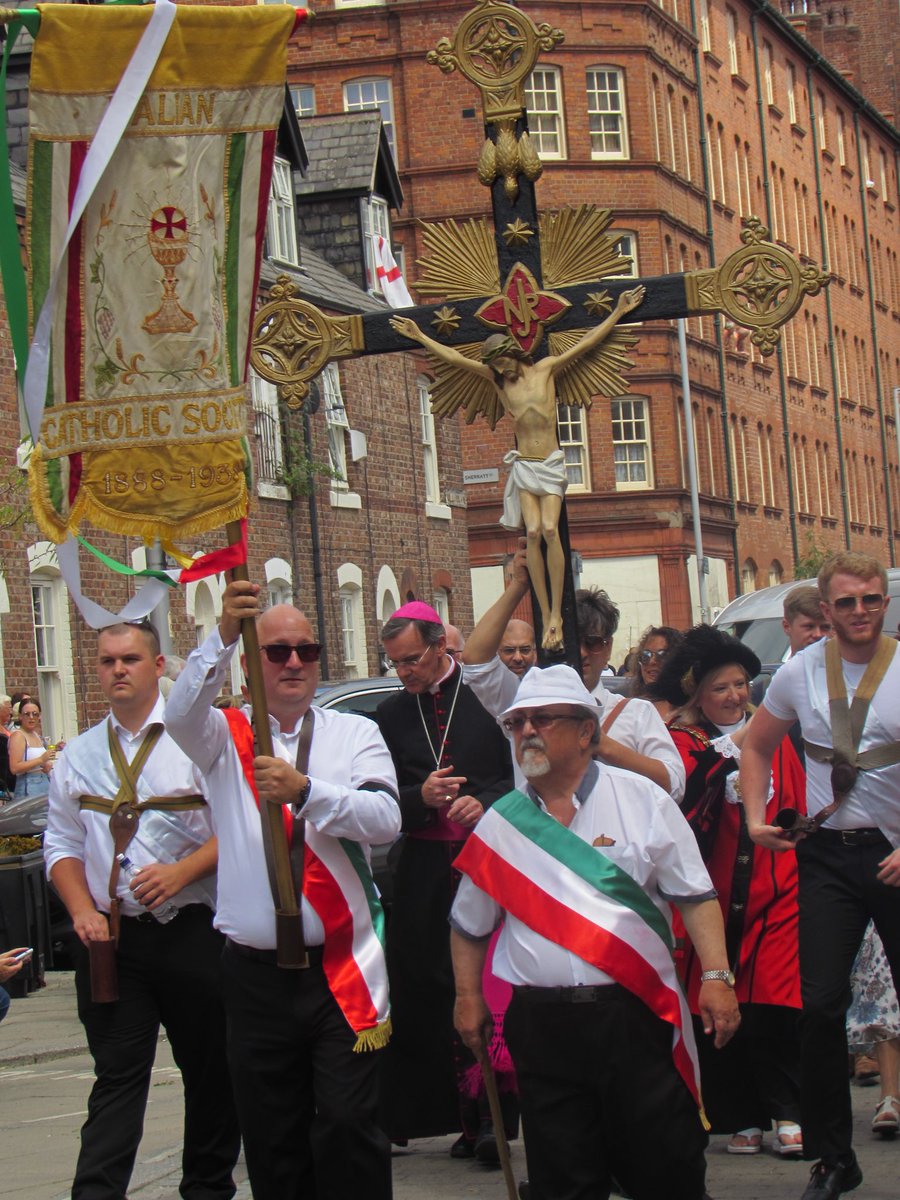 Since 1890 Manchester’s Italian community have celebrated #MadonnaDelRosario with a procession #ManchesterItalianProcession