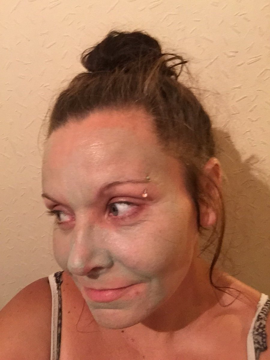 amandasherry76's tweet photo. A quick little pamper before I hit my bed for some beauty sleep ๐ด
#oilcontrolmask #pamper #feelgoodinyourownskin #samples #youniqueproducts #youniquepresenter
Night all x https://t.co/omqyvXstc0