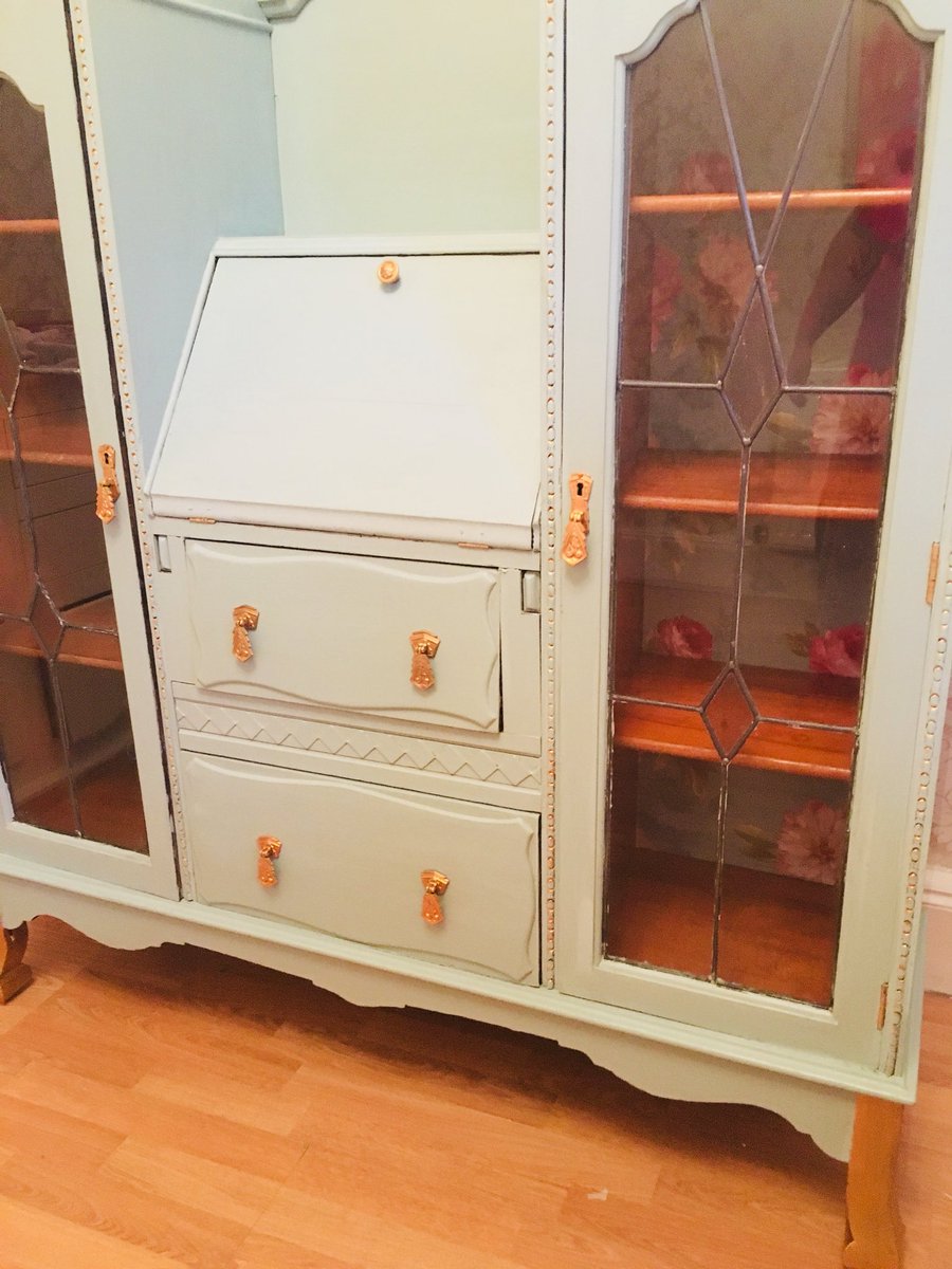 Tag11Gallagher's tweet photo. I just adore this 1940’s side by side display cabinet/bureau. Reloved in mother duck, inlaid with vintage style paper and glammed up with gorgeous gold frensheen to feet handles and locks. 😍#upcycledfurniture #upcycling #vintage for sale 😊  https://t.co/WEWrkPkYxh https://t.co/yeYmoFSWnF