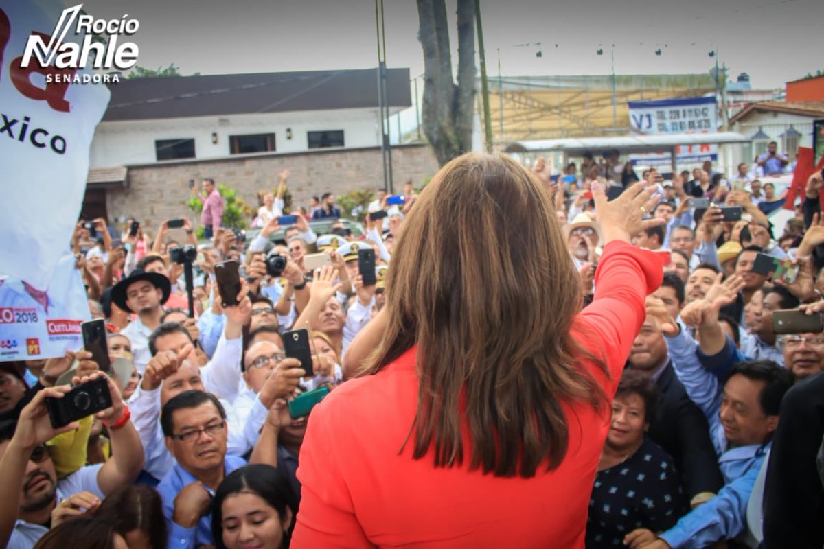 rocionahle's tweet photo. Hoy la lucha de los veracruzanos se hace realidad, vamos al #Senado de la República a fijar la política que nos llevará a la cuarta transformación nacional. ¡No les vamos a fallar! Gracias por la confianza. #VeracruzEsMorena https://t.co/m098Ld0JIC