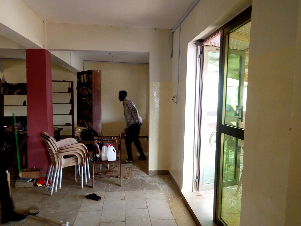 LinksAcross's tweet image. #LinksAcrossBorders Working on another library project in #Ghana. This will be completed in few weeks. #LovetoRead #volunteers #CommunityEngagement
