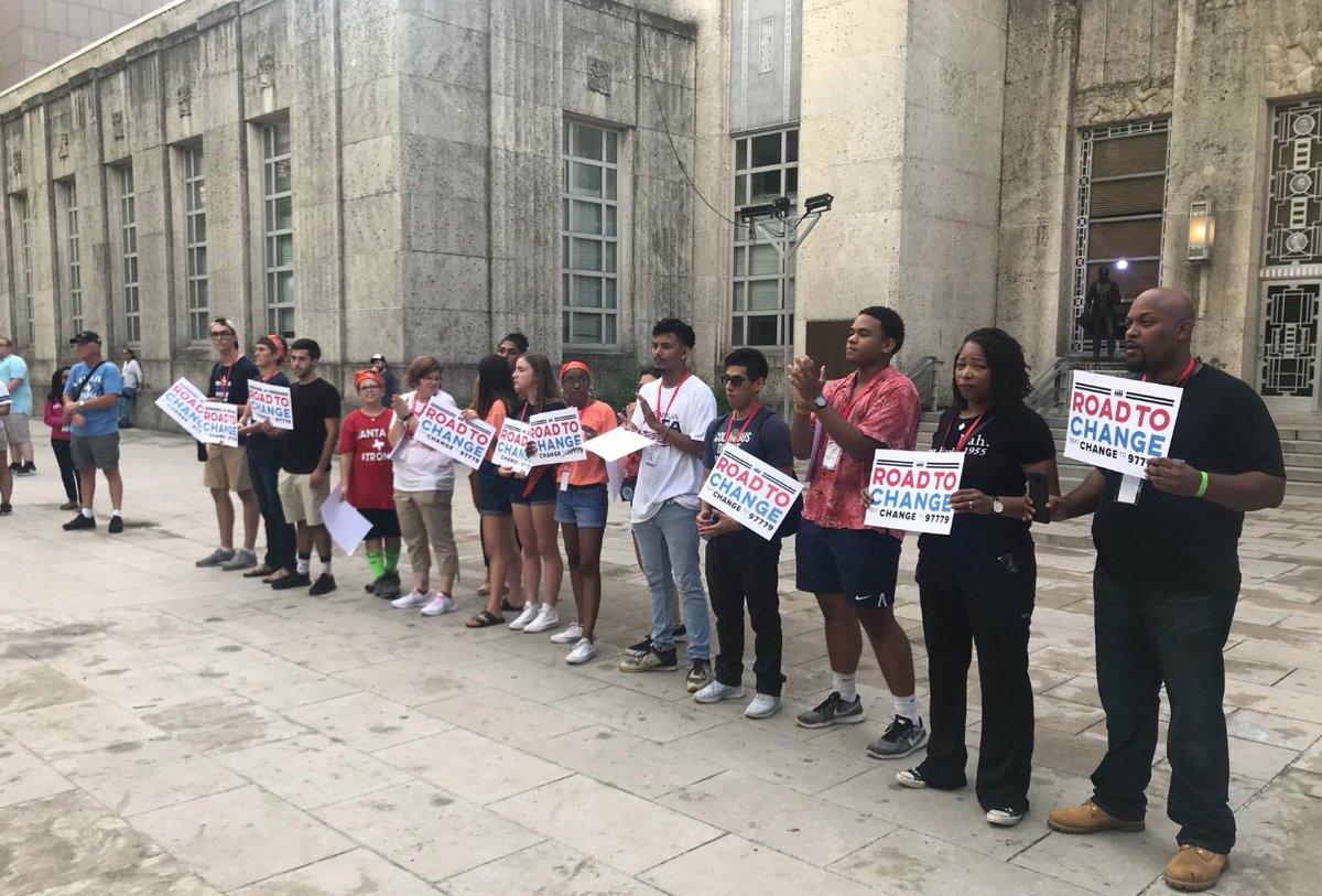 MiVoteUSA's tweet photo. #HoustonForChange event is on &amp; the incredible line up of speakers this evening have begun to share their stories. Stay tuned for a significant announcement from @MiVote and @theorangegen #ChangeTheConversation #ExpectChange #democracy #MarchForOurLives #mivote #orangegeneration https://t.co/Q3LCBHKsp8