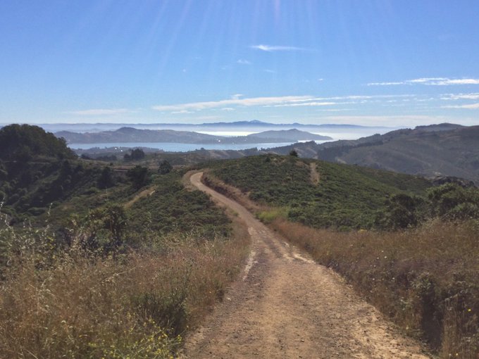 2 pic. Beautiful Saturday for a #trailrun in the #Marin #hills at #SFRC! Steady 12 miles, ~2150', 2 beaches