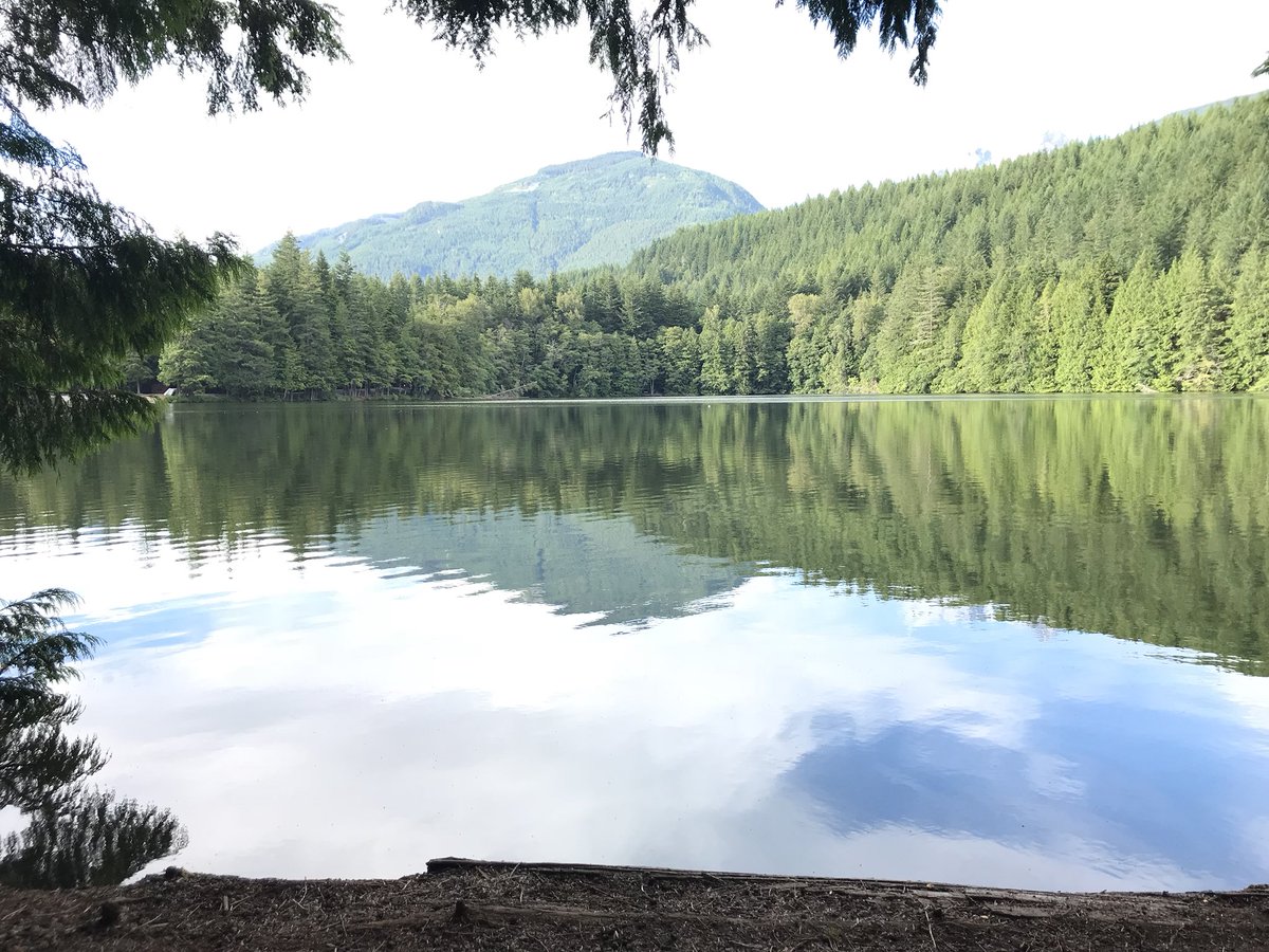 PoppyetPeach's tweet photo. ✨ perfect Sunday to get in the car and go for a drive to a beautiful lake in the mountains. #happyplace #explore #hike #trailhiking #nature #lake #summer #sun #sand #bugspray #outdoors #greatoutdoors #roadtrip #daytrip #music #vancouver #alicelake #squamish #provincialpark #bc https://t.co/byEhMtmw4y