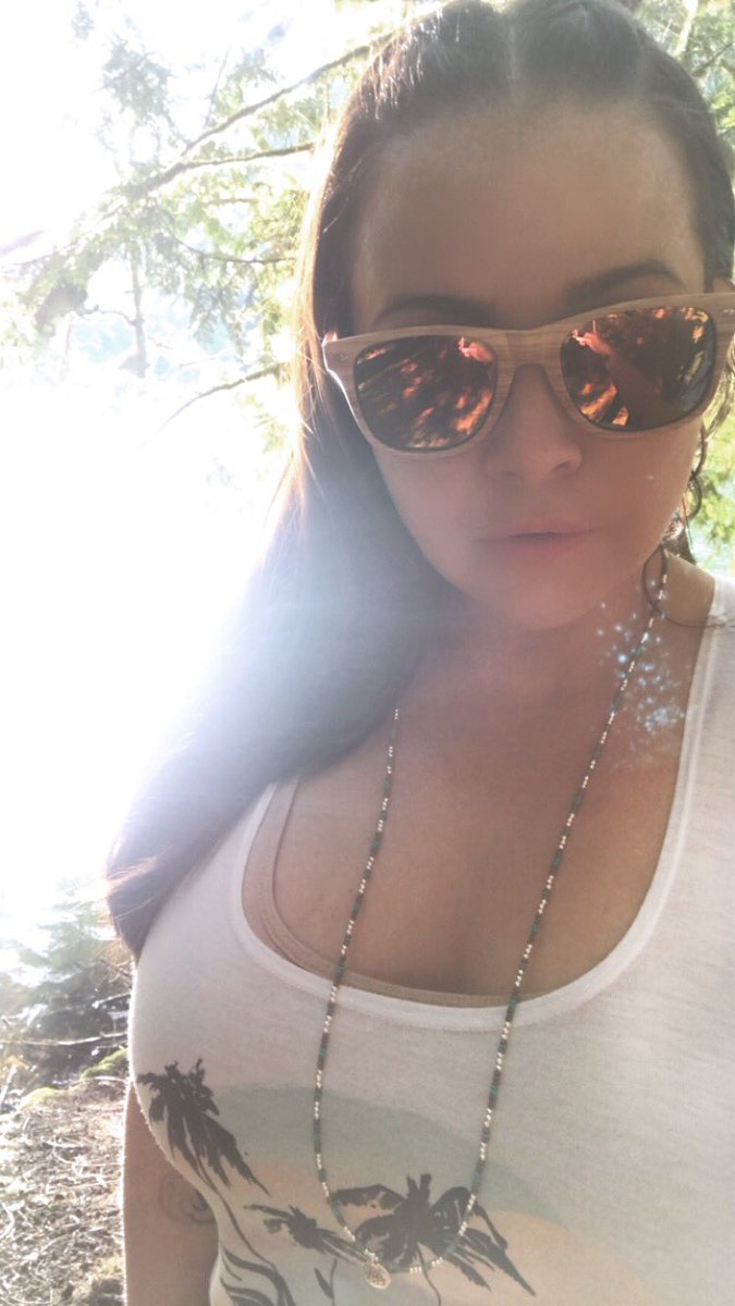 PoppyetPeach's tweet photo. ✨ perfect Sunday to get in the car and go for a drive to a beautiful lake in the mountains. #happyplace #explore #hike #trailhiking #nature #lake #summer #sun #sand #bugspray #outdoors #greatoutdoors #roadtrip #daytrip #music #vancouver #alicelake #squamish #provincialpark #bc https://t.co/byEhMtmw4y
