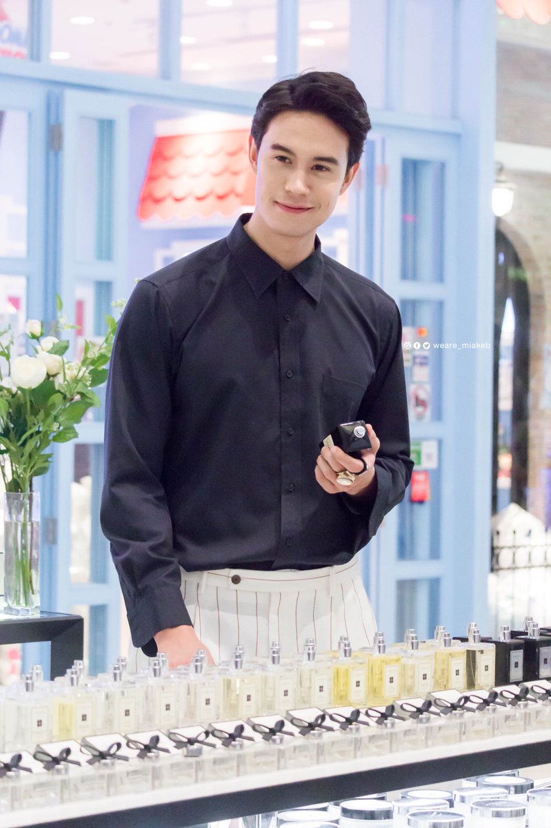 weare_miakeb's tweet photo. วันนี้คุณชายขายเก่งมาก555555 [080761 งาน Jo Malone London @ mega bangna] #helloJML #jomalonelondon .
.
#แมนคนคูล #mantrisanu #model #thefacementhailand #teampeach #weare_miakeb #เมียเก็บใต้เรือนแมน #เมียเก็บแมนต้องอดทน #ทีมเมียเก็บ https://t.co/DNiTz6Pjuw