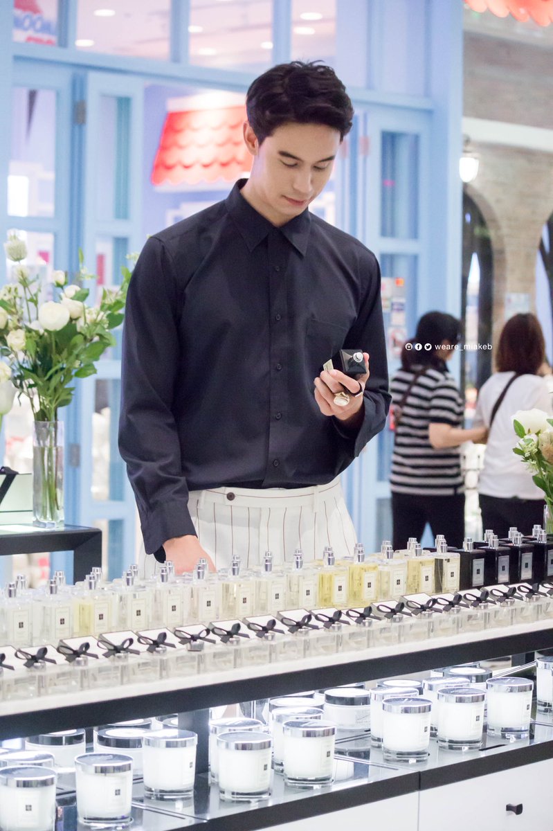 weare_miakeb's tweet photo. วันนี้คุณชายขายเก่งมาก555555 [080761 งาน Jo Malone London @ mega bangna] #helloJML #jomalonelondon .
.
#แมนคนคูล #mantrisanu #model #thefacementhailand #teampeach #weare_miakeb #เมียเก็บใต้เรือนแมน #เมียเก็บแมนต้องอดทน #ทีมเมียเก็บ https://t.co/DNiTz6Pjuw