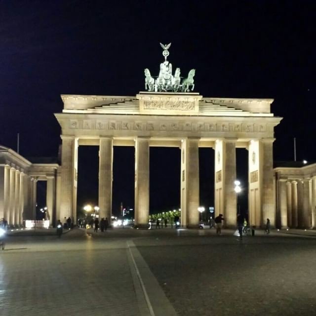 t2in2rs's tweet photo. Reposting @travelingwithely:
Berlino #berlin #portadibrandeburgo #brandeburgertor #germania #germany #architettura #storiadellarte #viaggio #travel #travelblogger #travelbloggeritaliane #vacanza🔝landscape #topplacestovisit #top_hdr_photo #top_hdr_photo #instagramblogger https://t.co/CJFh0WIRHH