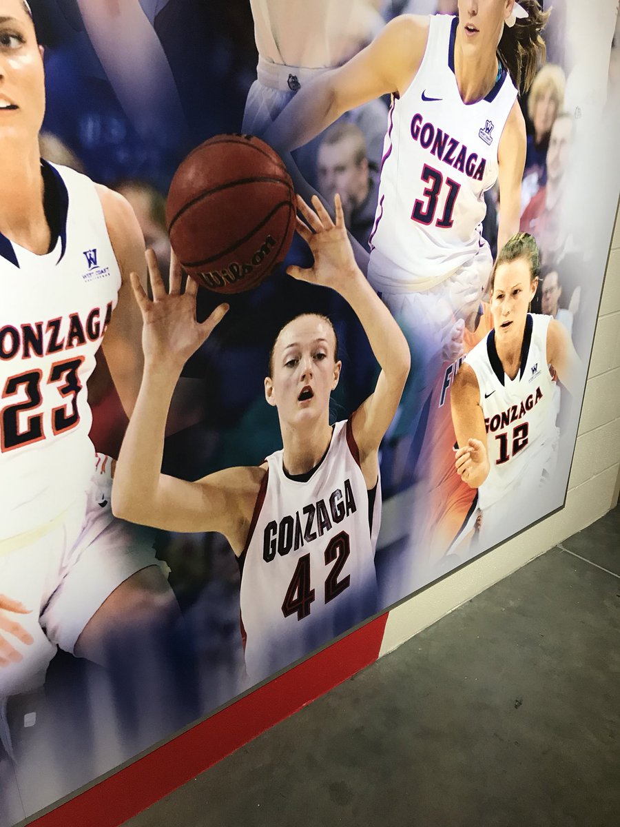 FortZagWBB's tweet image. Happy Birthday Hawkeye! One of or new mamas! She’s been practicing taking care of people for years!! #greatteammate #mamahawk ❤️❤️