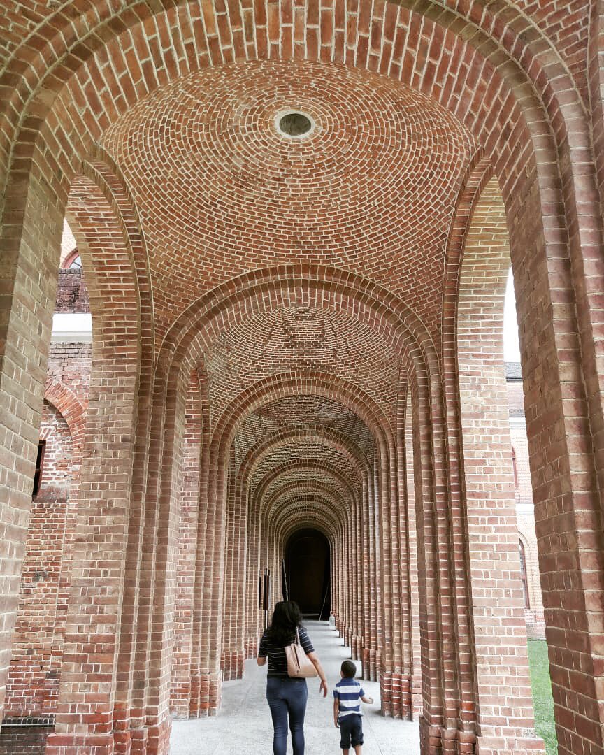 With my little cutie in #corridor of never ending #arches of #ForestResearchInstitute #FRI which was built in 1906 for #forestryresearch. #colonialarchitecture #incredibleindia #uttarakhand 
 #traveldiaries #niskani #hoppingniskani  #hoppingheels #lifestyleblogger #travelblogger