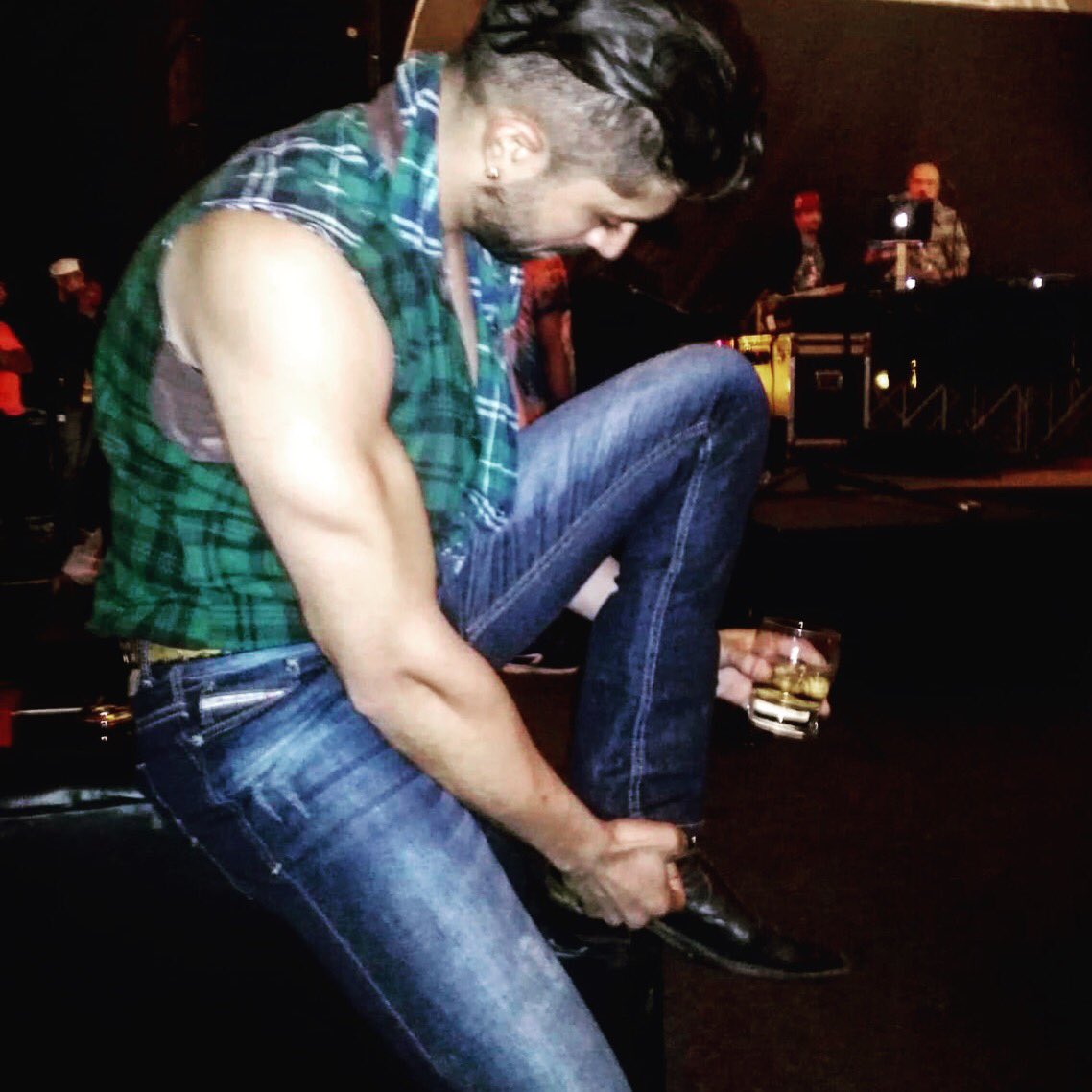 "Mr Right" tweet media