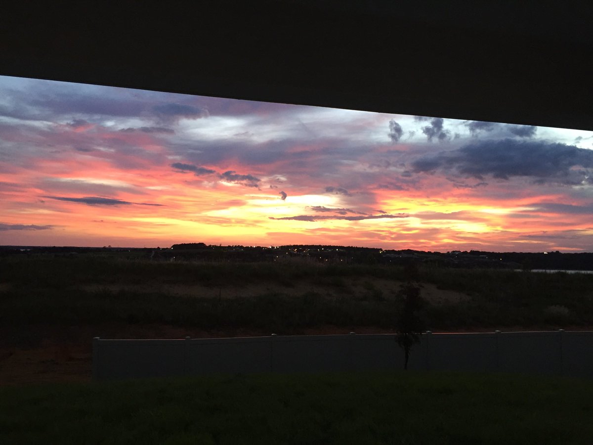fransolomita's tweet photo. First sunset off new back patio. 🏠 Sunshine state welcome. #movinginsoon https://t.co/Bsmx8ffD2K