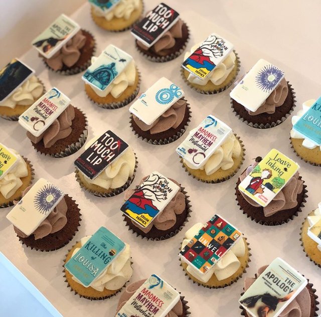 EdibleSupplies's tweet image. Fresh up on our blog "Cake Crumbs", Gabby elliott from @letshavecupcakes. Jump here to read it now buff.ly/2uhnZQn.

#blog #cakeblog #foodblog #edibleimages #edibleimagesupplies #edibleprintersystems #edibleimagebusiness #instacakes #ediblecaketoppers