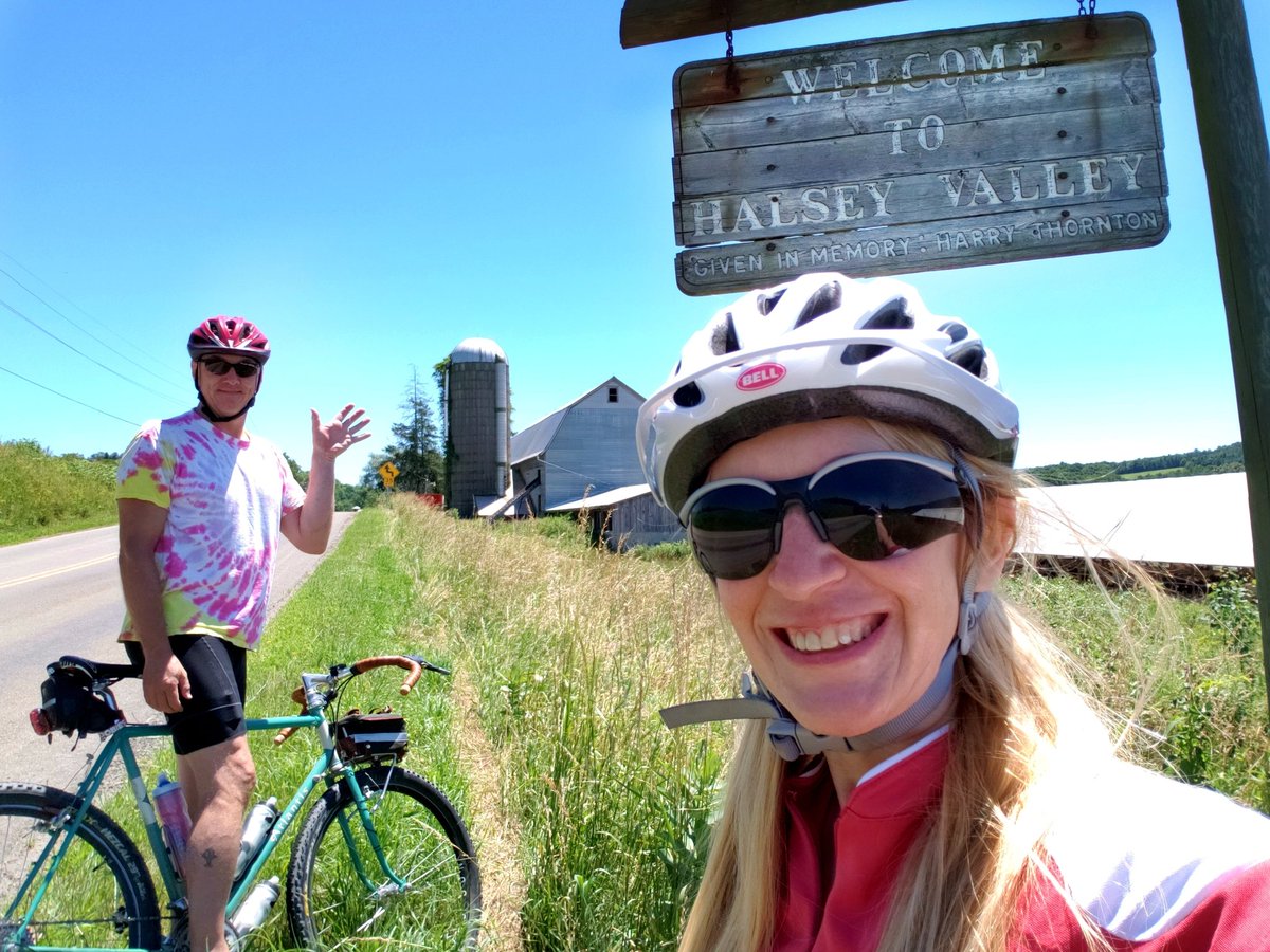 Sunflowers822's tweet photo. Greetings from Halsey Valley. https://t.co/6W87yAT1LM