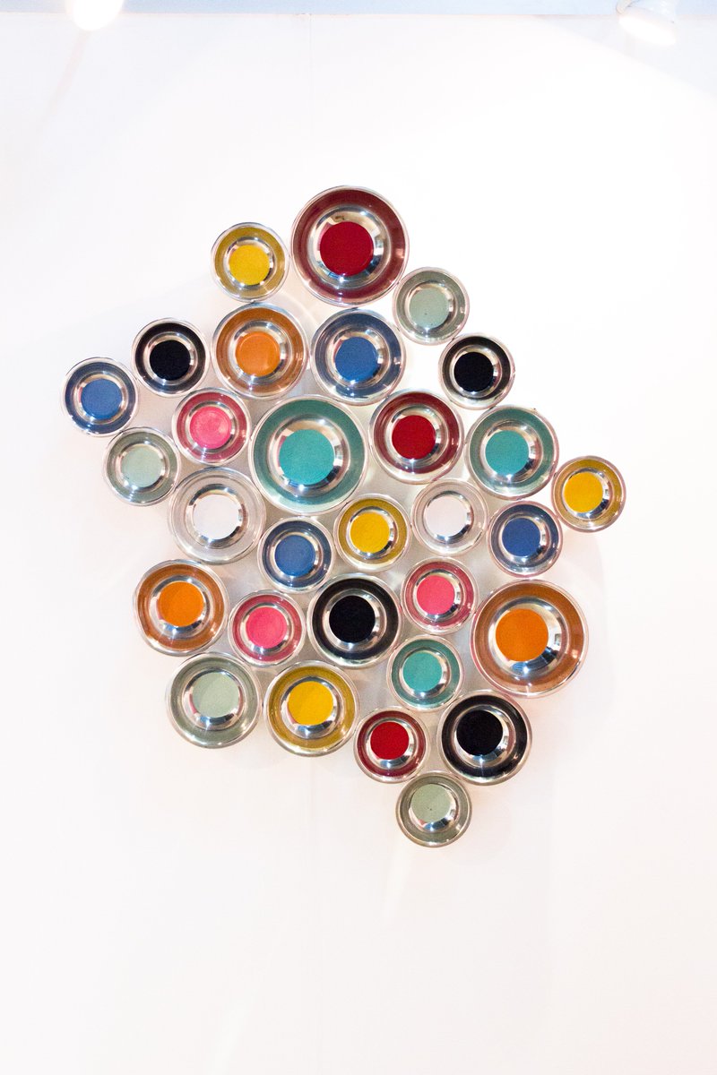 FIAAMaracaibo's tweet photo. Ingenioso, elegante y extraído de objetos cotidianos producidos en serie. Así es la propuesta contemporánea de @rafaelrangelserrano que se ha visto en #nuestraferia. #Fiaam #ArteConAlmaYCorazón #RumboALos15AñosDeLaFiaam https://t.co/cqfRjeg7aW