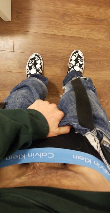 I bought new Vans ? https://t.co/QcDbGfmIwg
