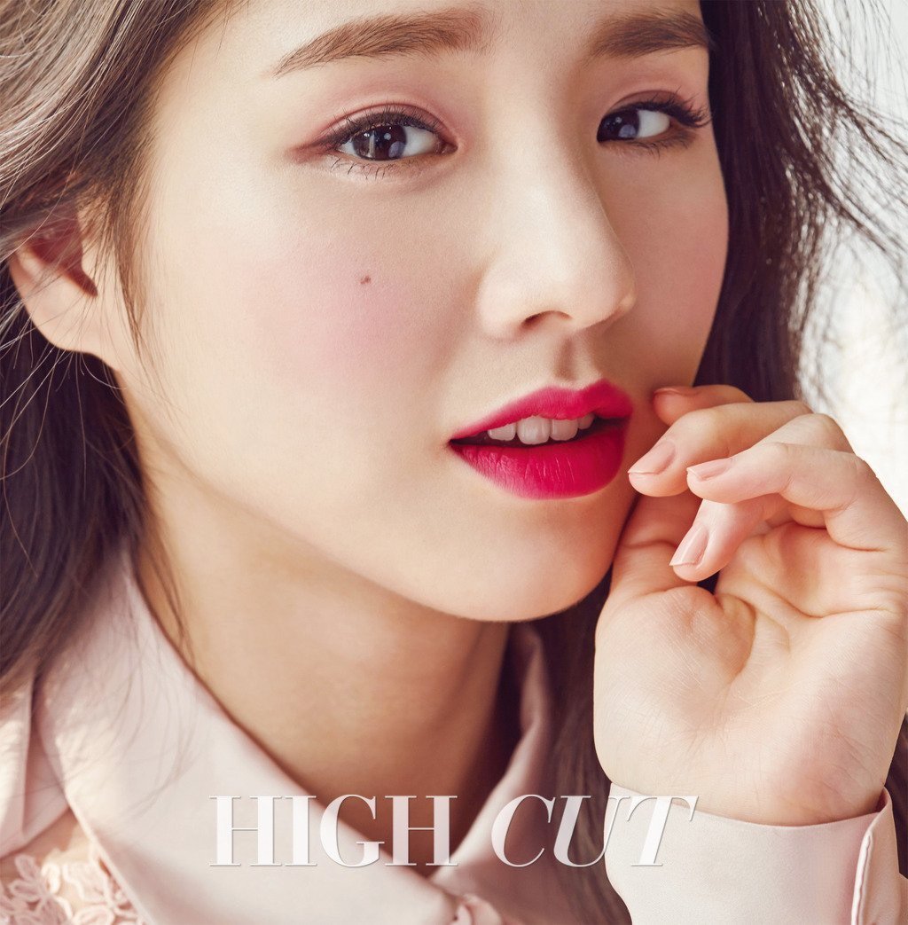 2jinarchive's tweet image. 2jin for high cut 💅

✎. .⃗ . 170214 | #희진 #현진 ;;
↝ high cut korea vol. 192 ♡.°୭