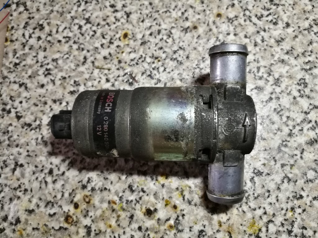 _chuano_'s tweet photo. Nueva entrada en mi blog: Limpieza de la válvula de ralentí del Renault 21 TXE https://t.co/RUdPJC9LaB https://t.co/9wm6Xxod4g