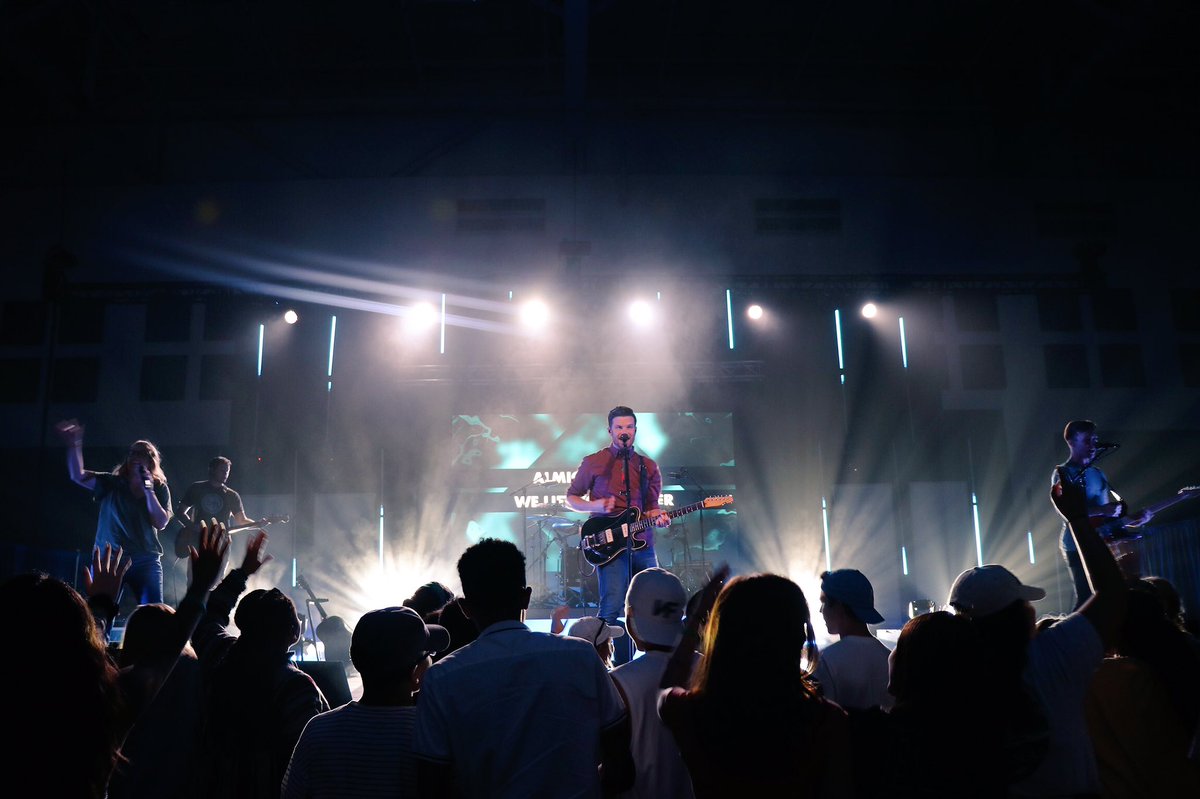 whiteboy7431's tweet photo. “Fill me with your heart
And lead me in Your love to those around me
Come on it’s worth it”
#CIY2018 #SPI2018 #Crew ❤️ https://t.co/Sn1TZ2RuD9