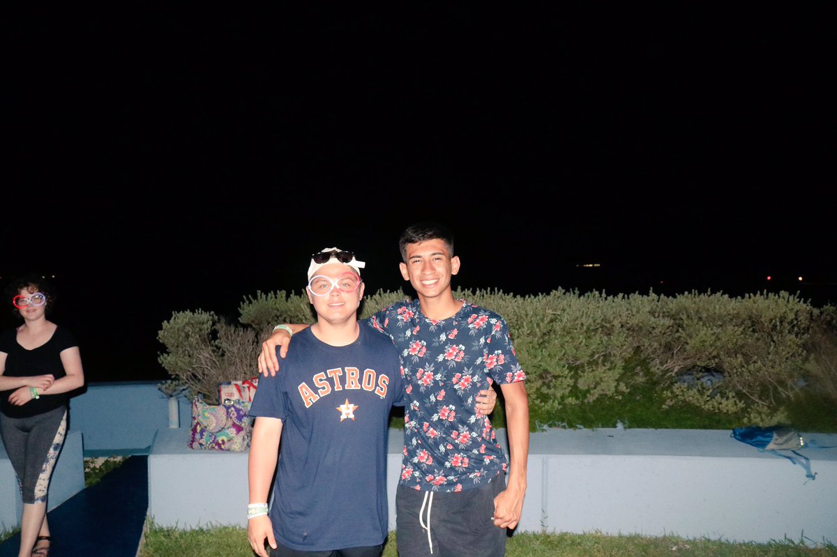 whiteboy7431's tweet photo. “Fill me with your heart
And lead me in Your love to those around me
Come on it’s worth it”
#CIY2018 #SPI2018 #Crew ❤️ https://t.co/Sn1TZ2RuD9