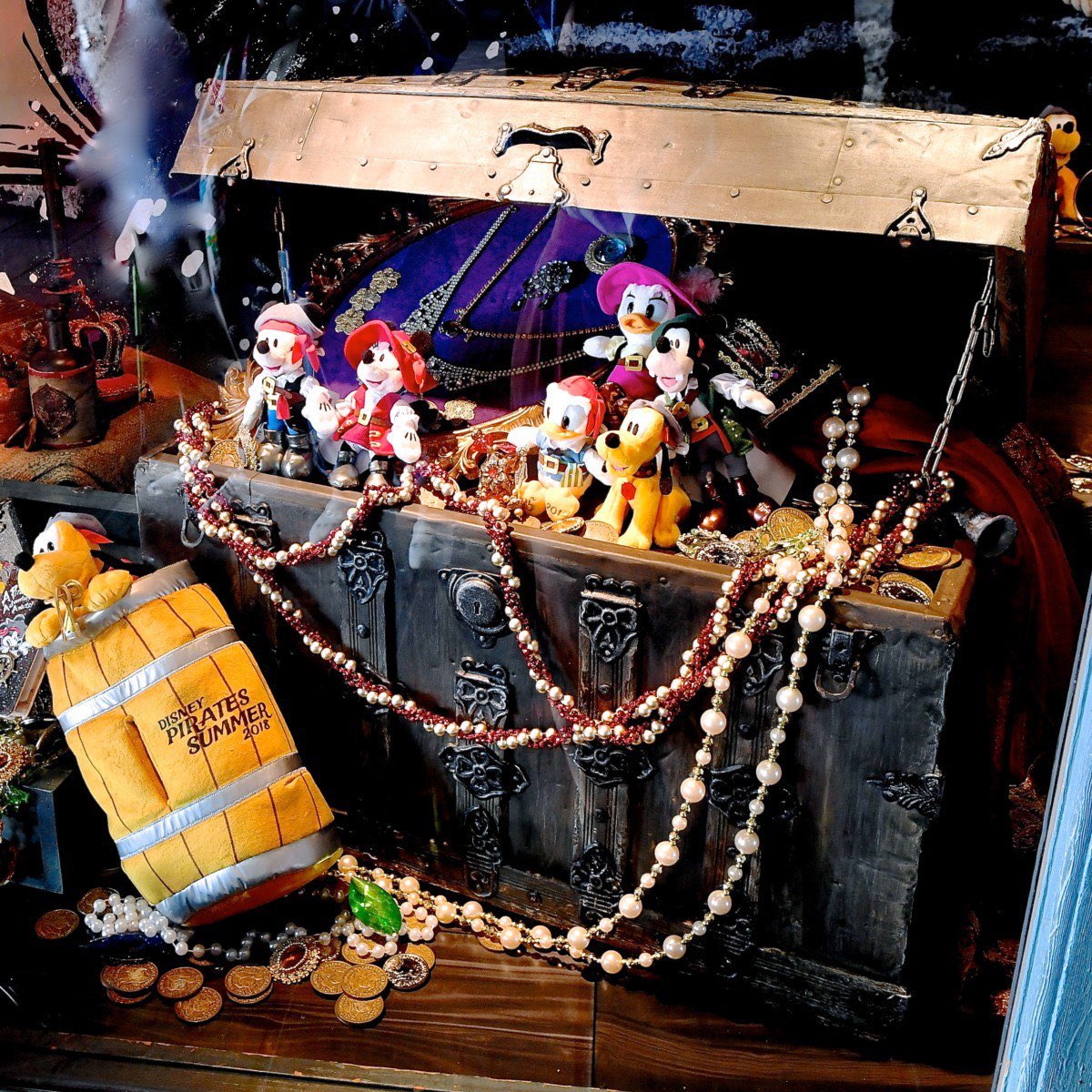 Mezzomikiのディズニーブログ 海賊ミッキー フレンズが格好いい 東京ディズニーシー ディズニー パイレーツ サマー18 スペシャルグッズ発売中 詳しくは T Co Sml0to4xza