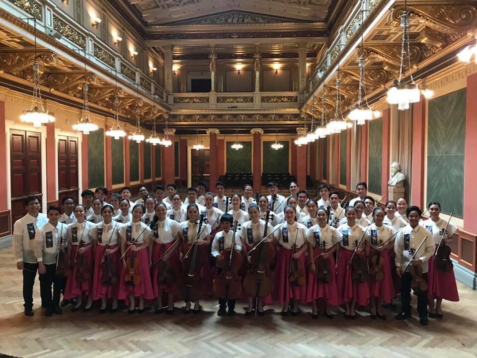 nikkidionisio's tweet photo. Congrats, #MSJO! FIRST PLACE, String Orchestra Category in the 12th Summa Cum Laude International Music Festival in Vienna, Austria👏🎶🎻 Watch them in the #NAMCYA45 anniv concert on Aug 15 at the #CCP
#strings #youngartists #Filipinoartists #Pinoypride #galingNAMCYA #virtuoso https://t.co/L3UYeHHKrh