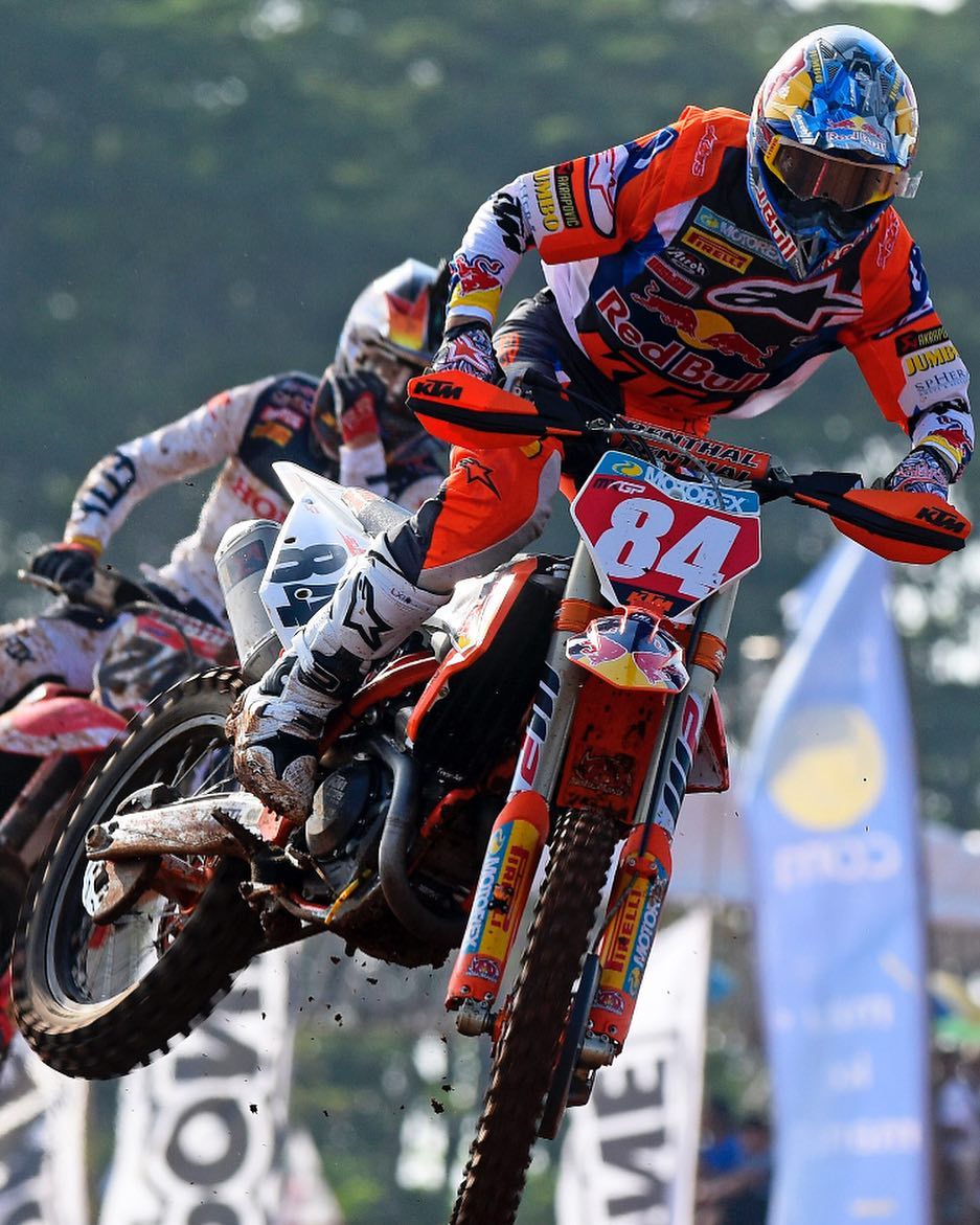 vmx_id's tweet photo. @JHerlings84 kembali berjaya di Indonesia ๐ฎ๐ฉ๏ธ๐
Dua kali event @mxgp Round 12 & 13 di Indonesia Pangkal Pinang & Semarang semua dimenangkan oleh Herlings #84 #Congratulations #alpinestarsprotects
#vmxid #vmx #mxgp #mxgpindonesia #mxgpAsia #mxgp2018 #mxgpsemarang #Senin https://t.co/lIBJxz5l7v