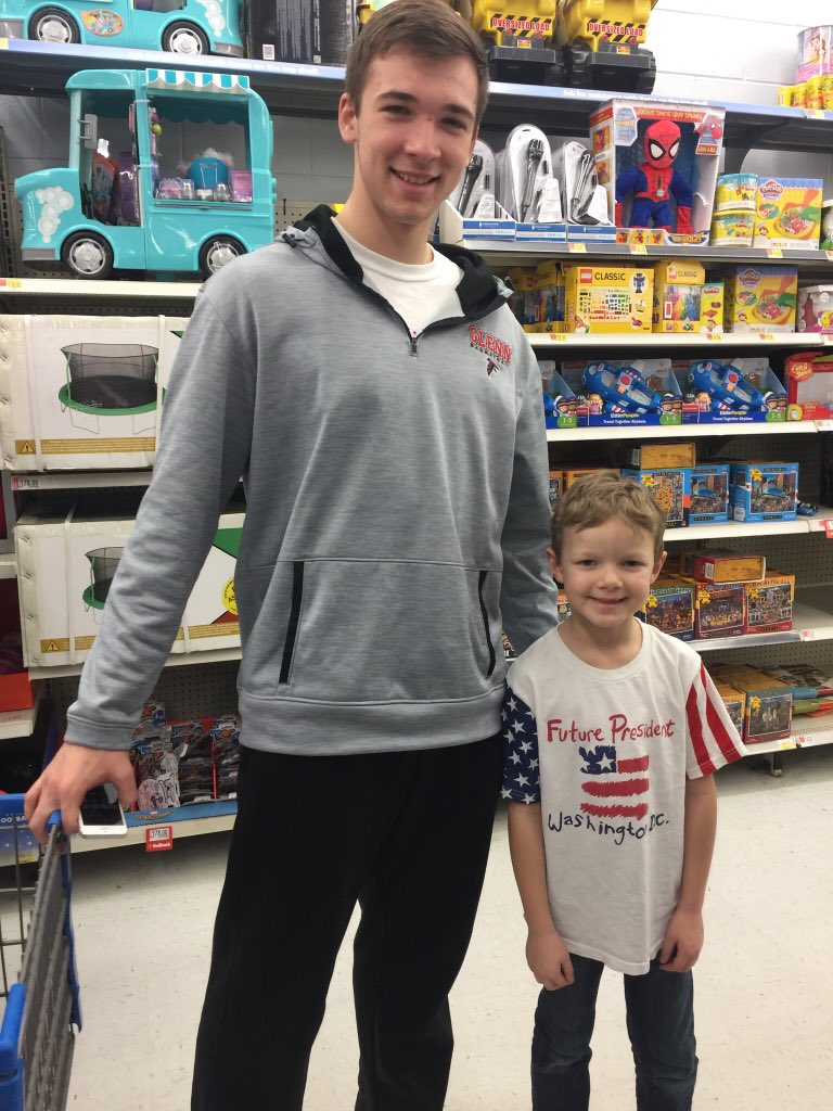 hs_housewife's tweet photo. during Shop With A Player, Zac asked me to secretly take extra pictures of him “in his element” and it really was his element. he was so good with the kids in every shop with a player, every kids camp, and every kid that came up to him before/after games. #5 https://t.co/QCd75W2KXe