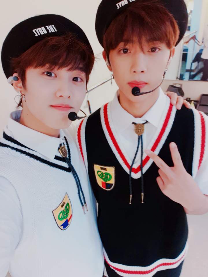 WE_THE_BOYZ's tweet photo. 😁✌ https://t.co/utfNdRKJMo