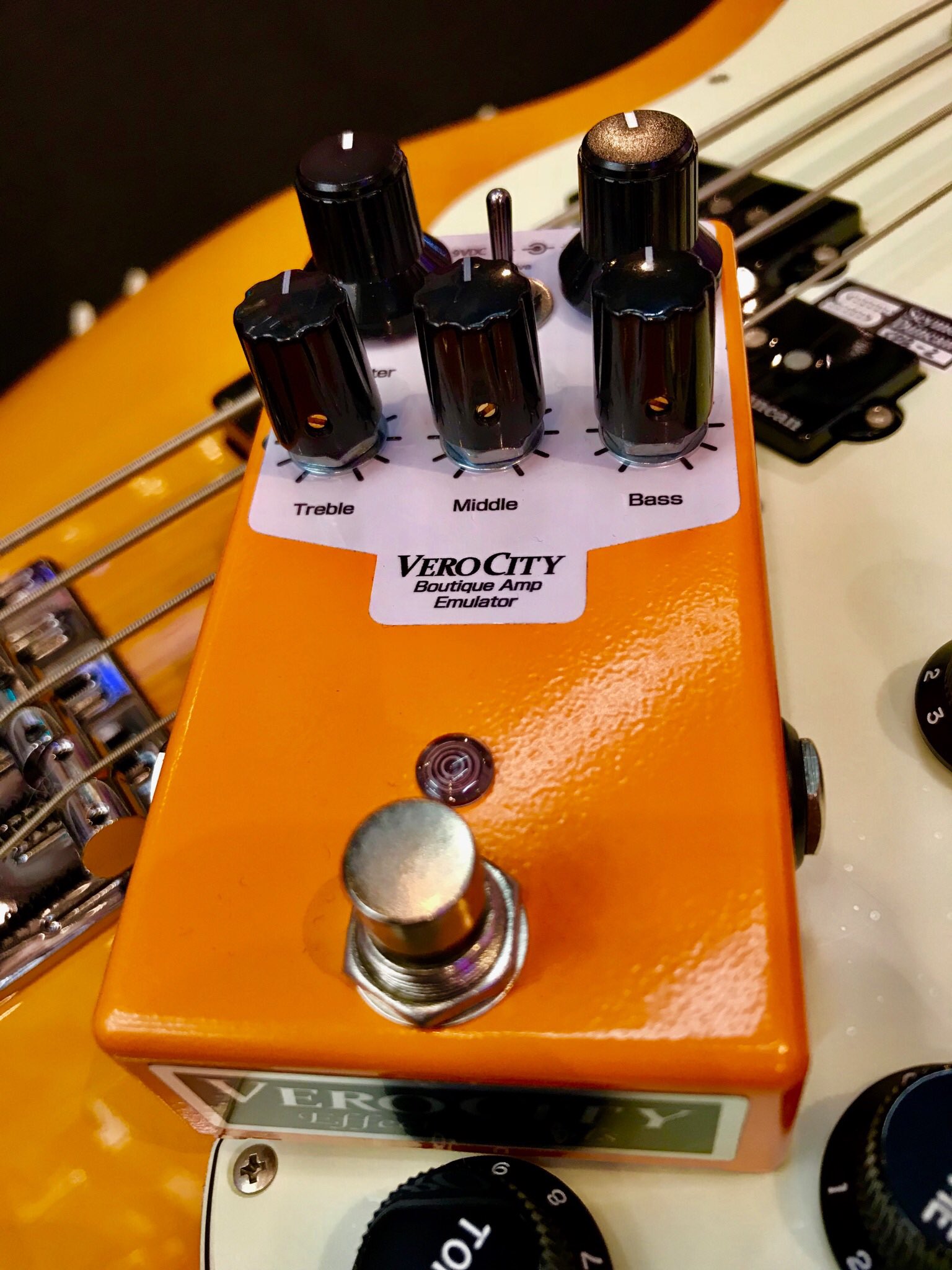 verocity effects or-bass orange AD200B