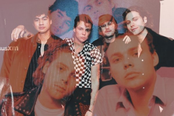 tetehgaonbogor's tweet image. Ikr i'm not good in editing something, but i really liked these 2 pict, so i blend it.

#5SOSfam #5SOSedit