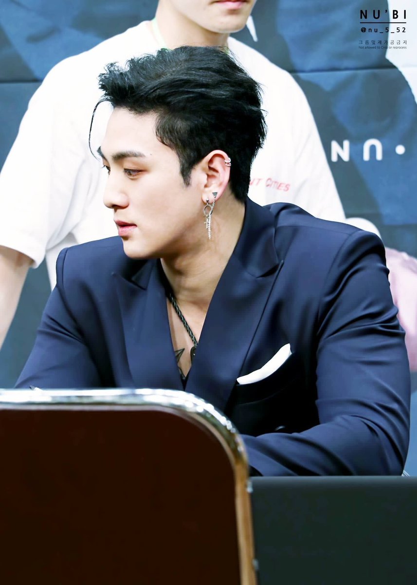 HMxau9ust9's tweet photo. นายหัวคัง ㅠㅠ ยังยืนรอต่อคิวเป็นเมียอยู่นะคะ https://t.co/jzm56mzSei