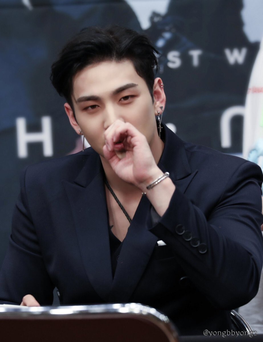 HMxau9ust9's tweet photo. นายหัวคัง ㅠㅠ ยังยืนรอต่อคิวเป็นเมียอยู่นะคะ https://t.co/jzm56mzSei