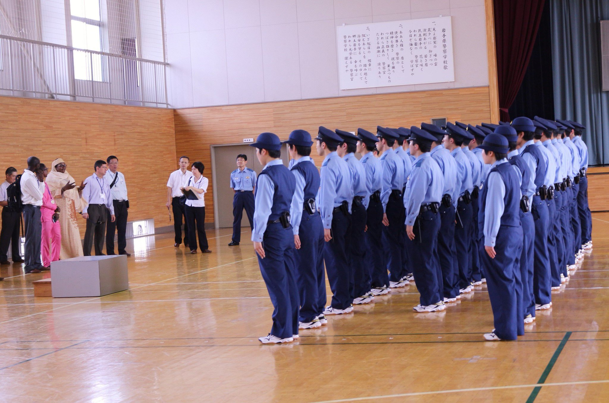 岩手県広聴広報課 Twitterissa Jica主催の研修事業として 海外警察官14名が岩手県警 Ip Saiyo を訪問中です 本日は 地域 警察の概要を学び 警察学校を見学 特に点検教練では規律正しさに圧倒されていました 明日は沿岸で駐在所の役割等を学び 巡回連絡にも同行