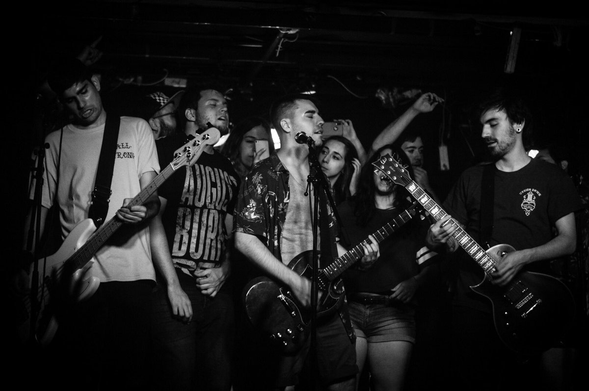 📷 <a href="/LulyDobbler_/">Big Bad Vampire</a> UPSIDE DOWN 2014-2018. GRACIAS.