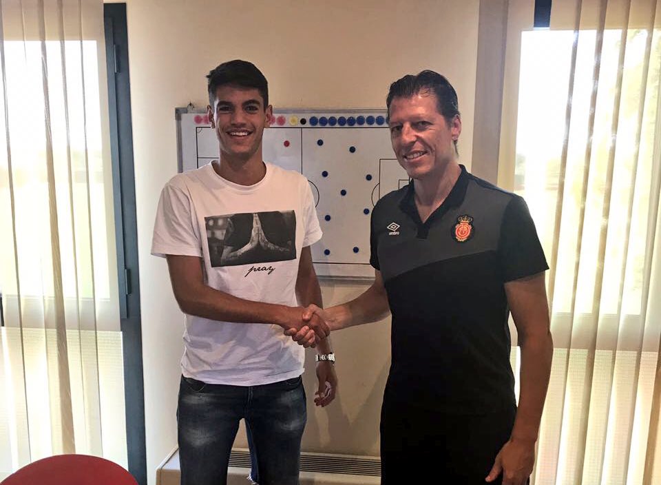 RCDM Futbol Base (@rcdmbase) on Twitter photo ✍🏼 Nou jugador del Mallorca B! 
Andreu Hernández, Benvingut!
⚽️ Migcampista procedent de l’Atlètic Llevant B, que va aconseguir l’ascens a 2B.
#SomFutur 🔴⚫️ ✍🏼 Nou jugador del Mallorca B! 
Andreu Hernández, Benvingut!
⚽️ Migcampista procedent de l’Atlètic Llevant B, que va aconseguir l’ascens a 2B.
#SomFutur 🔴⚫️