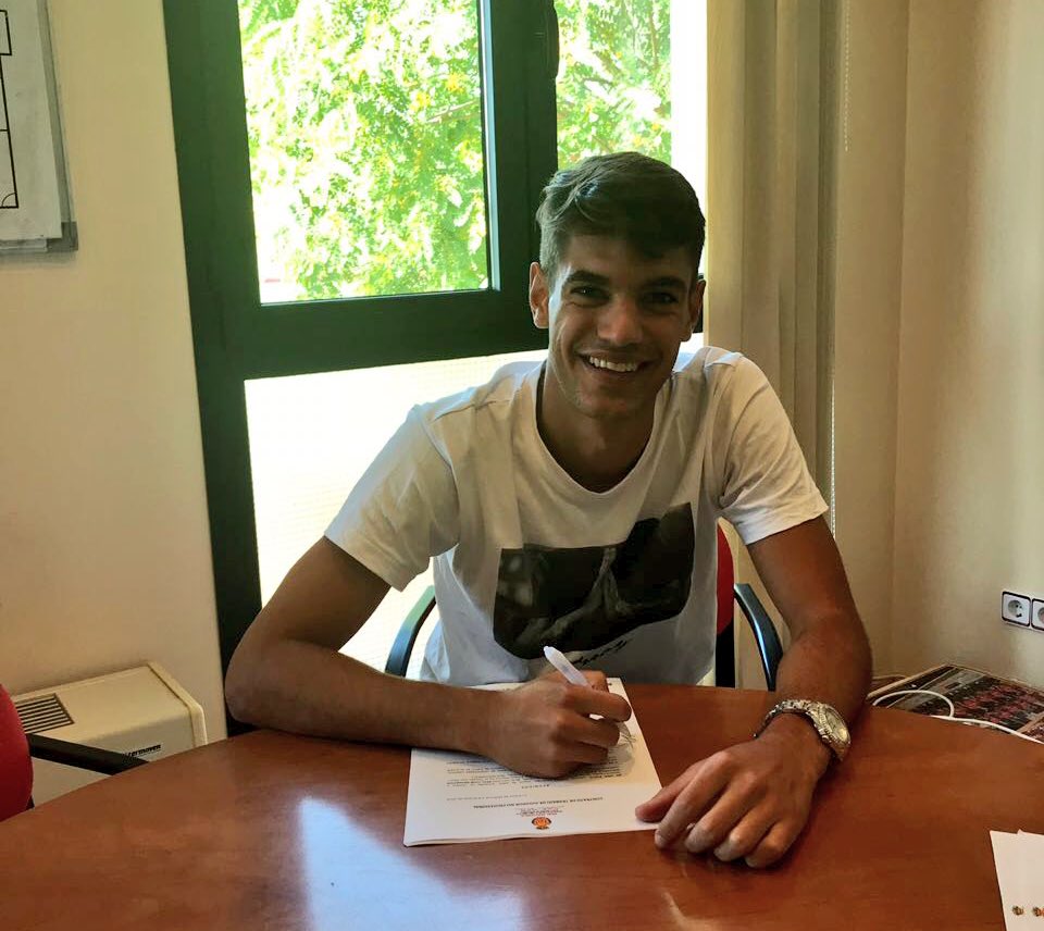 RCDMbase's tweet image. ✍🏼 Nou jugador del Mallorca B! 
Andreu Hernández, Benvingut!

⚽️ Migcampista procedent de l’Atlètic Llevant B, que va aconseguir l’ascens a 2B.

#SomFutur 🔴⚫️