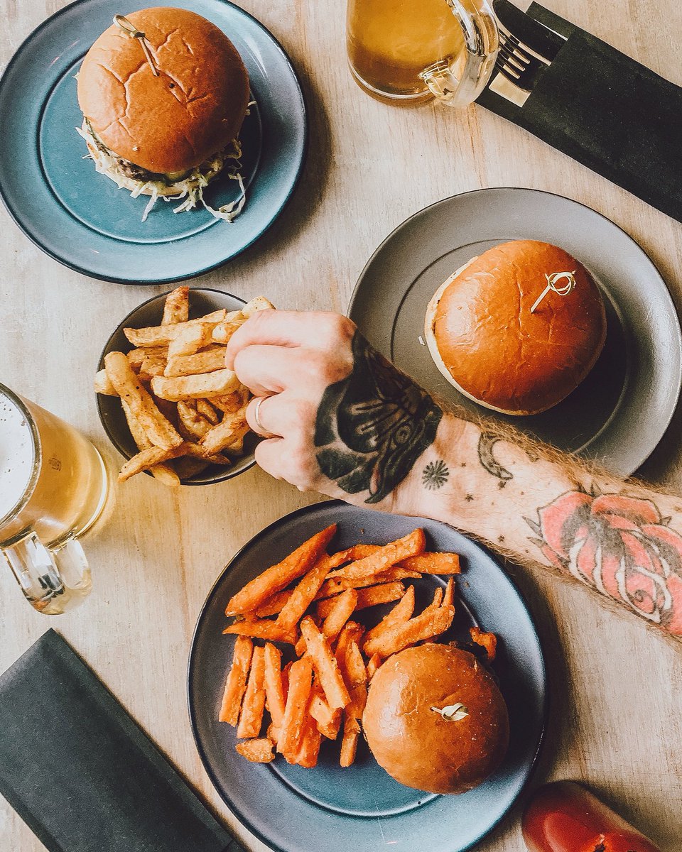 Reach for the best! 😉

Whether it’s our award winning burger you’re after or our triple cooked Belgian style fries - we’re on it! 

Have a great week peeps! 

#eeeeeats
#cngburgers 
#burgercraft
.
📸by Ari Gurdon