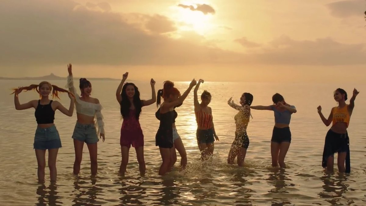 Once_Blink21's tweet photo. If you wanna have some fun!! Trap yourself in an island with Twice!! ㅋㅋㅋㅋ #DanceTheNightAway #SummerNights #트와이스 #TWICE https://t.co/JcetIWfgK2