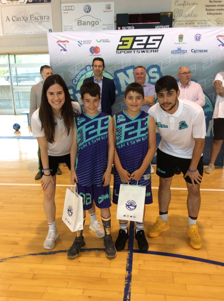 Campus_EntreNos's tweet photo. 🏆Premios🏆
Final de Campus

Todos los regalos 🎁 
fueron aportados por nuestr@s jugadores/as:

@QuintelaSergi 
@candela_abejon 
@AdrianChapela8 
@PauAhuja5 
@ErikQuintela 

#campusbasketentrenos https://t.co/KchvIGL8NI
