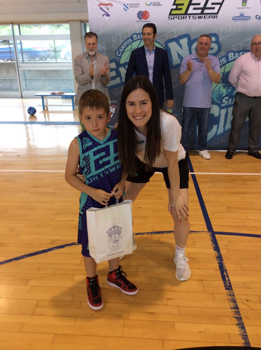 Campus_EntreNos's tweet photo. 🏆Premios🏆
Final de Campus

Todos los regalos 🎁 
fueron aportados por nuestr@s jugadores/as:

@QuintelaSergi 
@candela_abejon 
@AdrianChapela8 
@PauAhuja5 
@ErikQuintela 

#campusbasketentrenos https://t.co/KchvIGL8NI