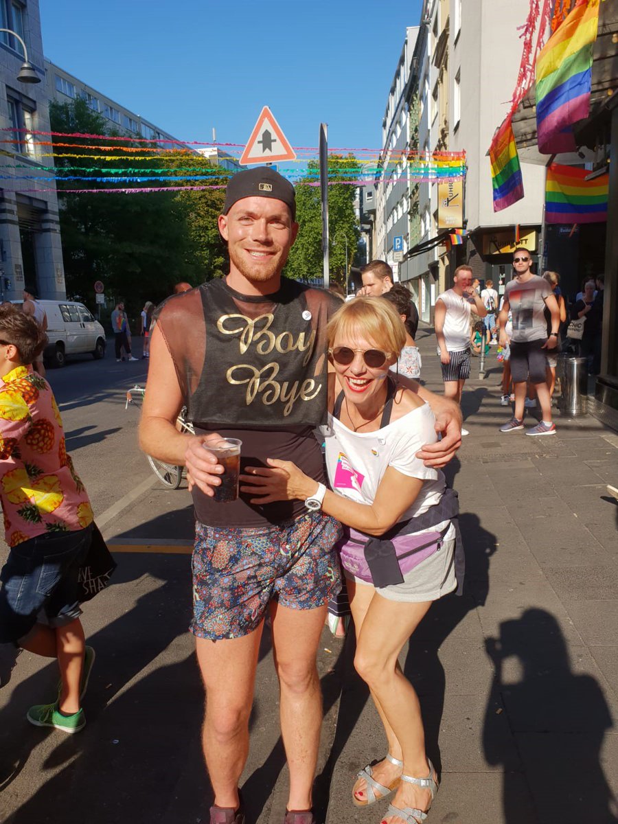 EndemolShineGer's tweet photo. Lovely #CSDKoeln afternoon with colleagues &amp; friends. #pride #pridemonth #csd #ColognePride #endemolshinepride #esgpride #workatesg. Learn more about Endemol Shine Pride in London, Amsterdam, Sao Paulo, Paris, Tel Aviv, LA or Cologne on Insta: https://t.co/YNhNYKCgST https://t.co/MUO8HNzjrX