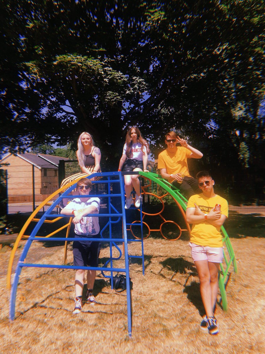 The Navettes tweet media