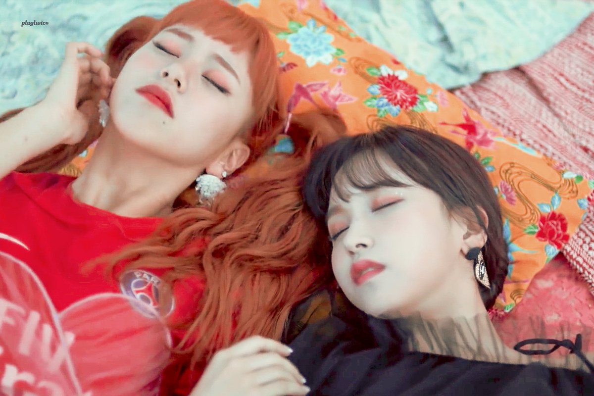 playtwice1020's tweet photo. 얼굴이 다했어ㅠㅠ #트와이스 #TWICE https://t.co/OQqEHCGWEh