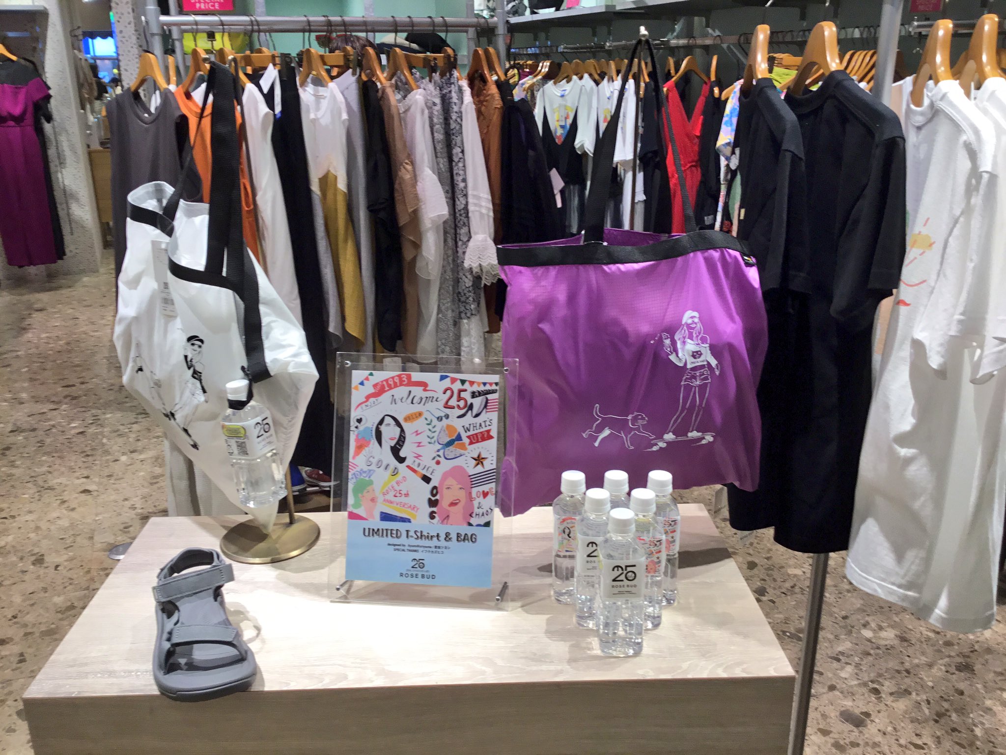 טוויטר ルミネエスト新宿 בטוויטר 1f Rose Bud ローズバッドから25周年記念の限定tシャツとバッグが発売されました 限定品ですので皆さまお早めにのお求めくださいませ T Co Zazjwjcbew