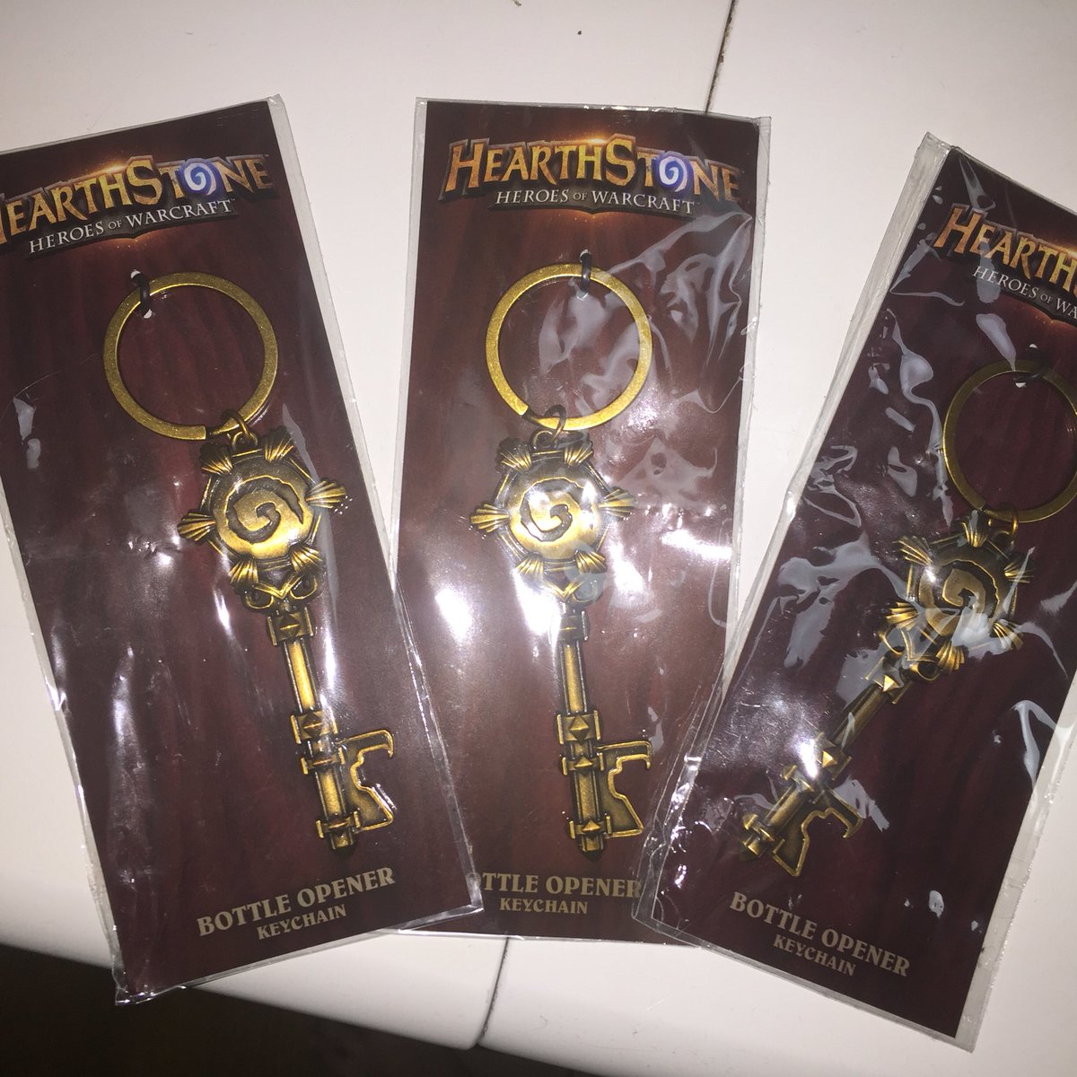 LoweloHS's tweet photo. La Japan Expo est terminée je vais reprendre le stream ! Je vous ai gardé des souvenirs mes bros #RT et #follow pour tenter de gagner ces porte clé d’arène Hearthstone ! (3 gagnants tirage fin de semaine) https://t.co/csJDP68TAb