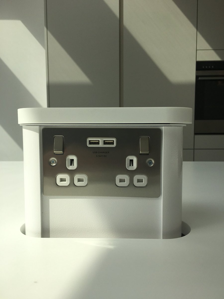 SieMatic_by_PK's tweet image. It’s all in the detail &amp;amp; this sensor socket really completes the look.
On display in our showroom.
#nofilter #socketbox #lovedesign 
#siematickingston #siematicbypk #kingston #surrey #kitchen #kitchendesign #design #interiordesign #architecture #home #luxury #bespoke #openplan