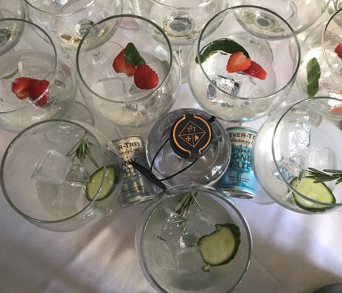 StillandHeart's tweet photo. Two ways to enjoy the new gin from @CKdistillery. Home grown rosemary, cucumber and FT Mediterranean tonic or local strawberries, kaffir lime leaves and FT light tonic. @FeverTreeMixers #ginchoice #yorkshire https://t.co/06Tp6Te603